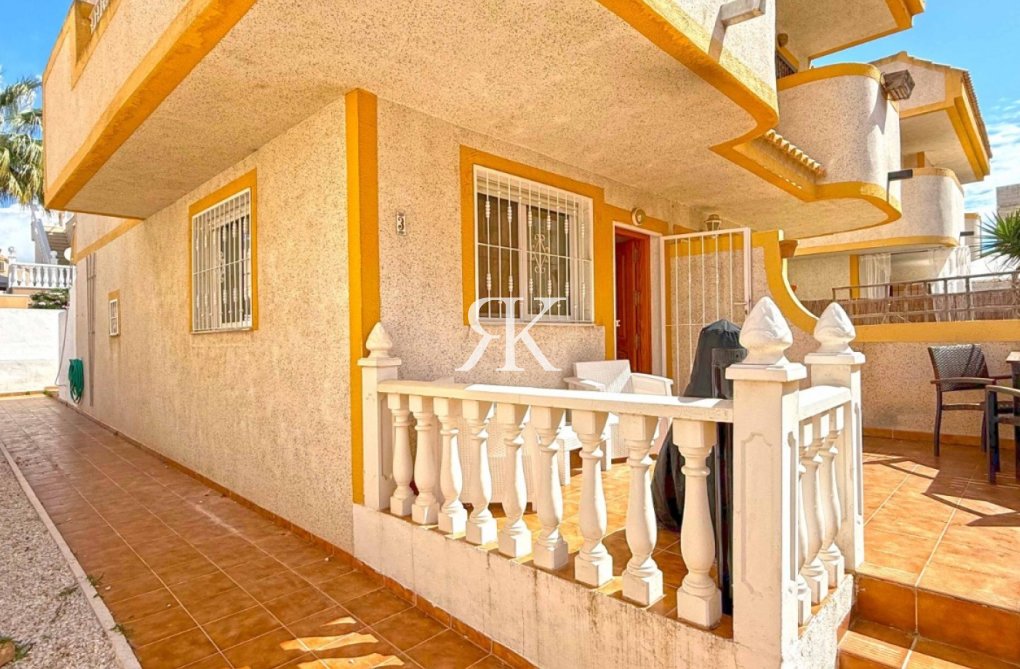 Resale - Semi-detached Villa  - Orihuela Costa - Los Altos