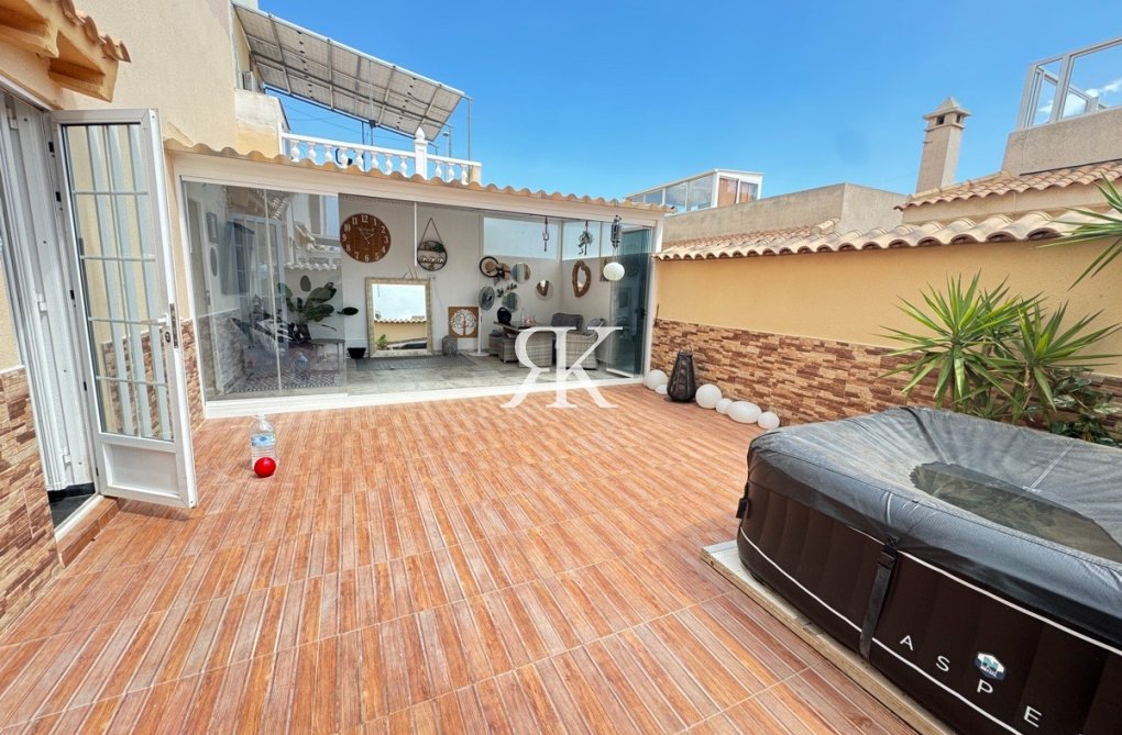 Resale - Semi-detached Villa  - Orihuela Costa - Playa Flamenca