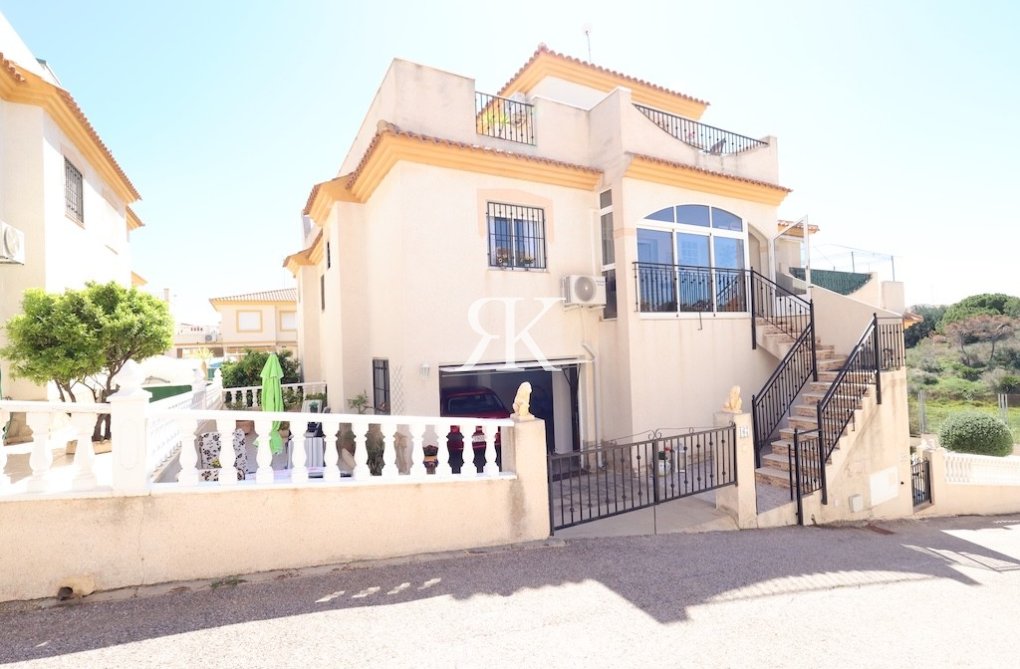 Resale - Semi-detached Villa  - Orihuela Costa - Playa Flamenca