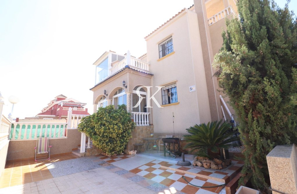 Resale - Semi-detached Villa  - Orihuela Costa - Villamartín