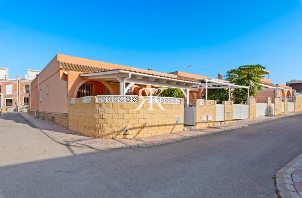 Resale - Semi-detached Villa  - Santa Pola - Gran Alacant