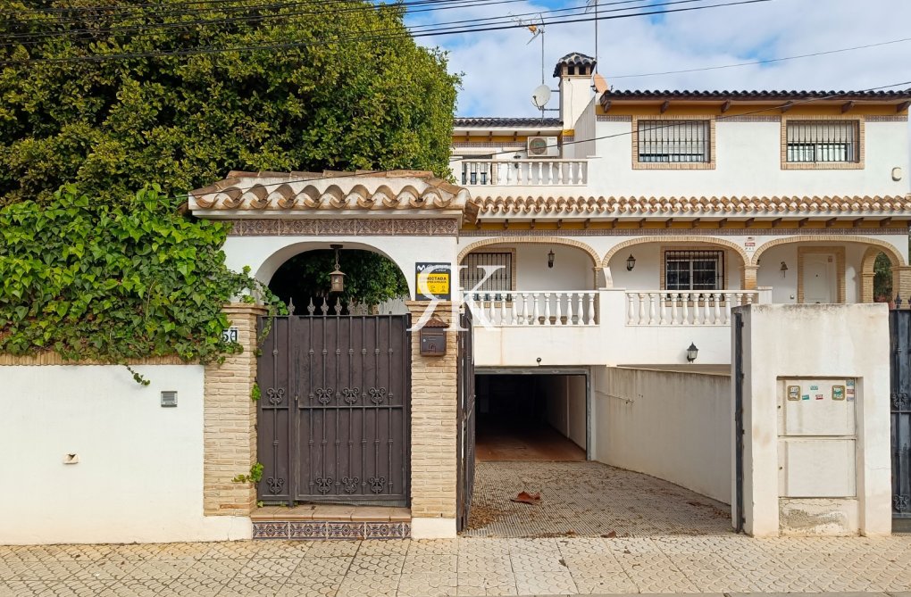 Resale - Semi-detached Villa  - Torrevieja - Aguas Nuevas