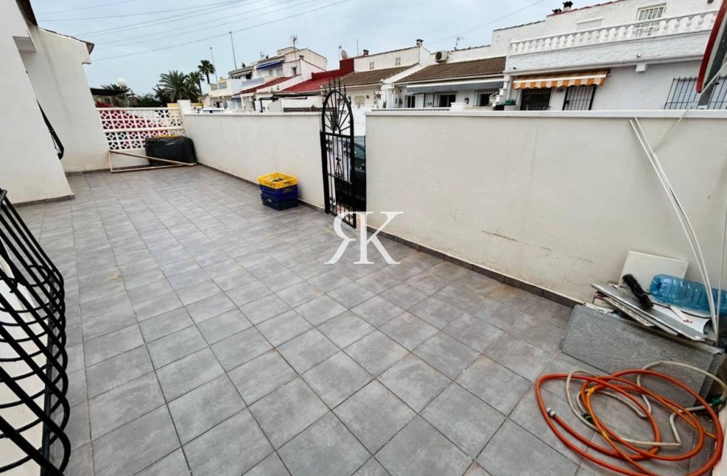 Resale - Semi-detached Villa  - Torrevieja - El Chaparral