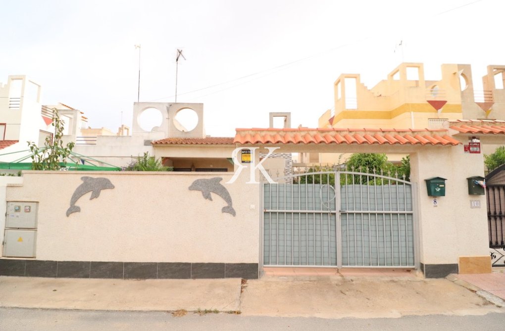 Resale - Semi-detached Villa  - Torrevieja - Las Torretas