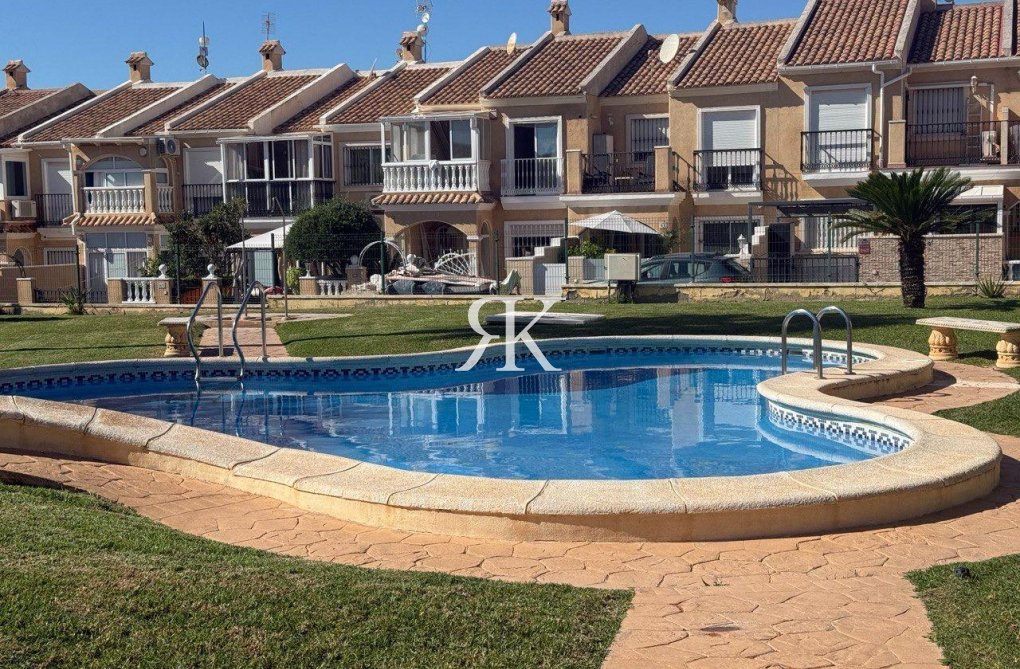 Resale - town house - Torrevieja - Aguas Nuevas
