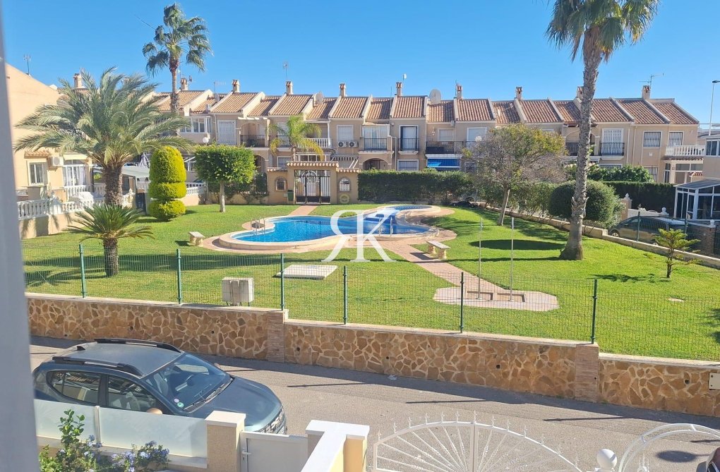 Resale - town house - Torrevieja - Aguas Nuevas