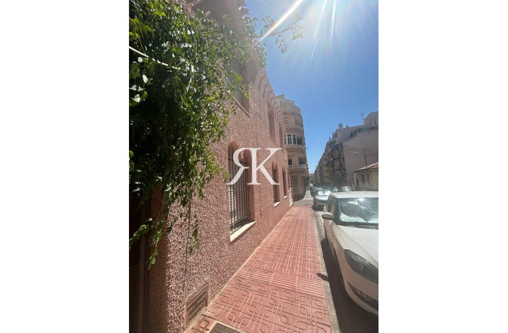 Resale - town house - Torrevieja - Centro