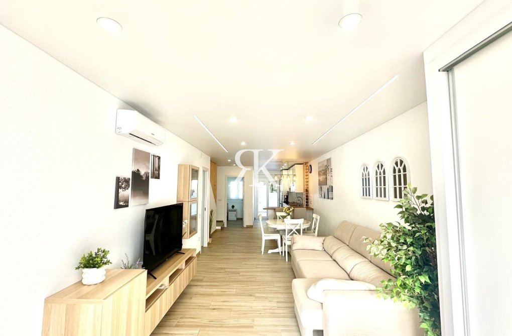 Resale - town house - Torrevieja - Estacion De Autobuses