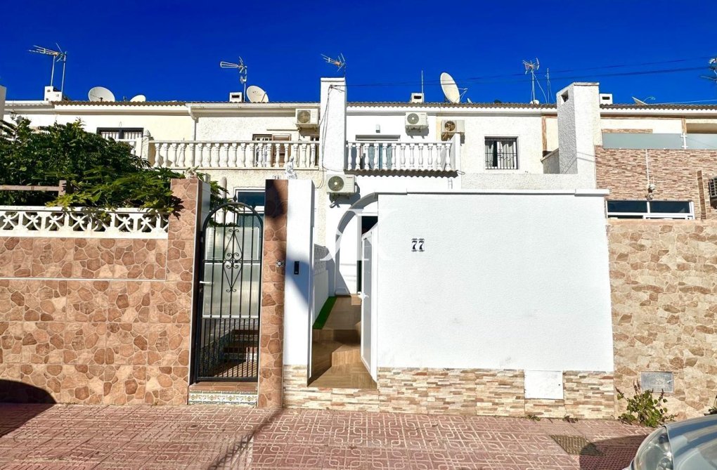 Resale - town house - Torrevieja - Estacion De Autobuses