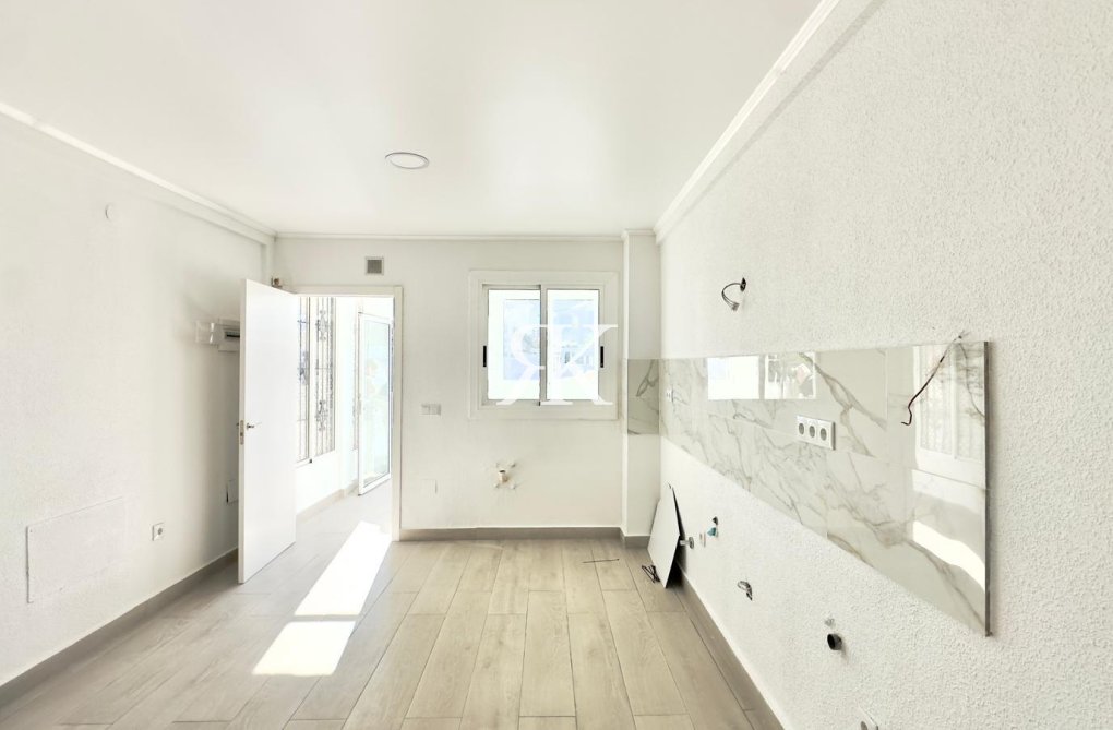 Resale - town house - Torrevieja - La Mata