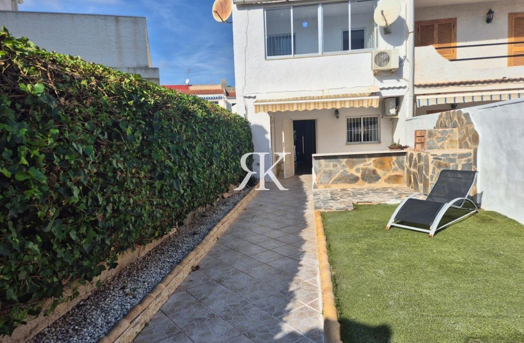 Resale - town house - Torrevieja - Los Balcones 