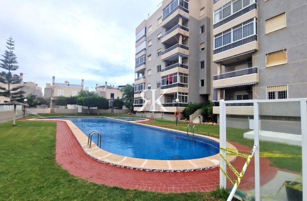 Resale - town house - Torrevieja - Torreblanca