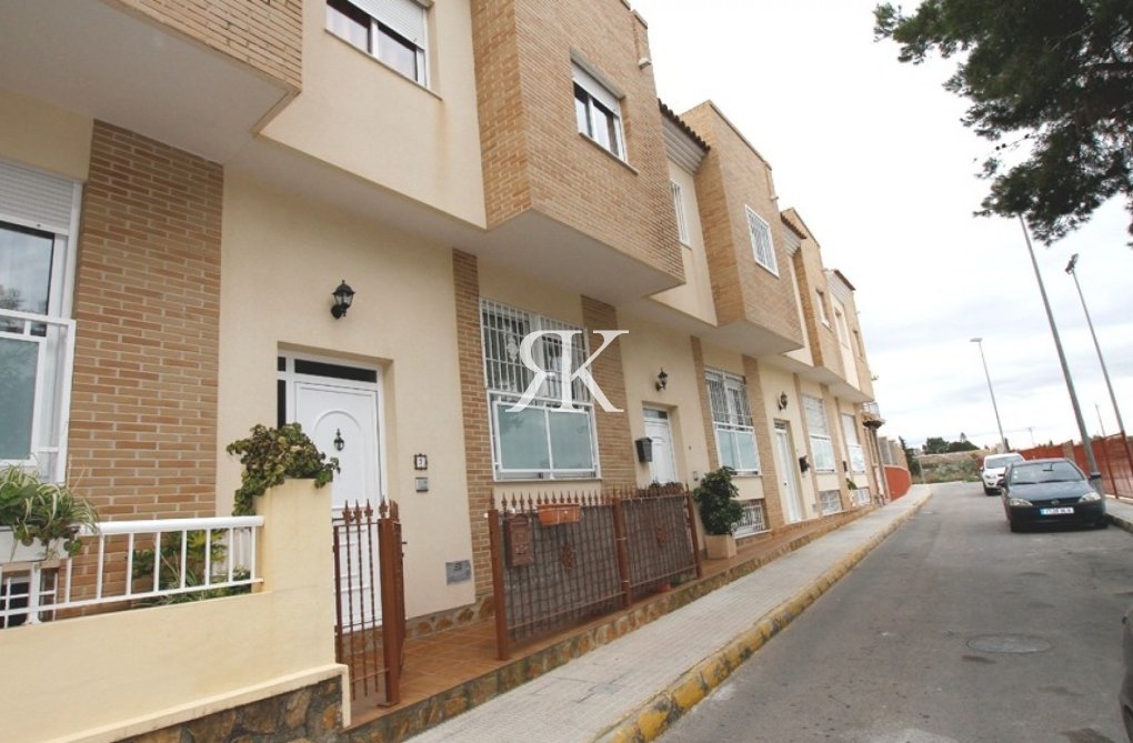 Resale - Townhouse - Los Montesinos