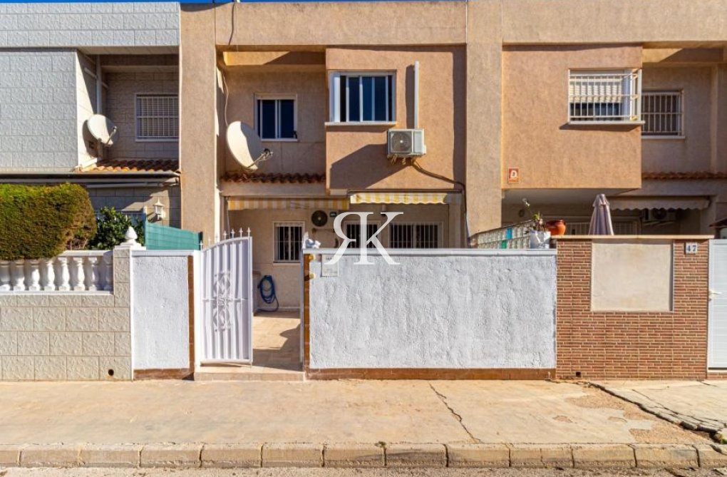 Resale - Townhouse - Torrevieja - Aguas Nuevas