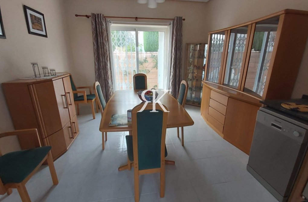 Resale - villa - Benimar - Costa Blanca