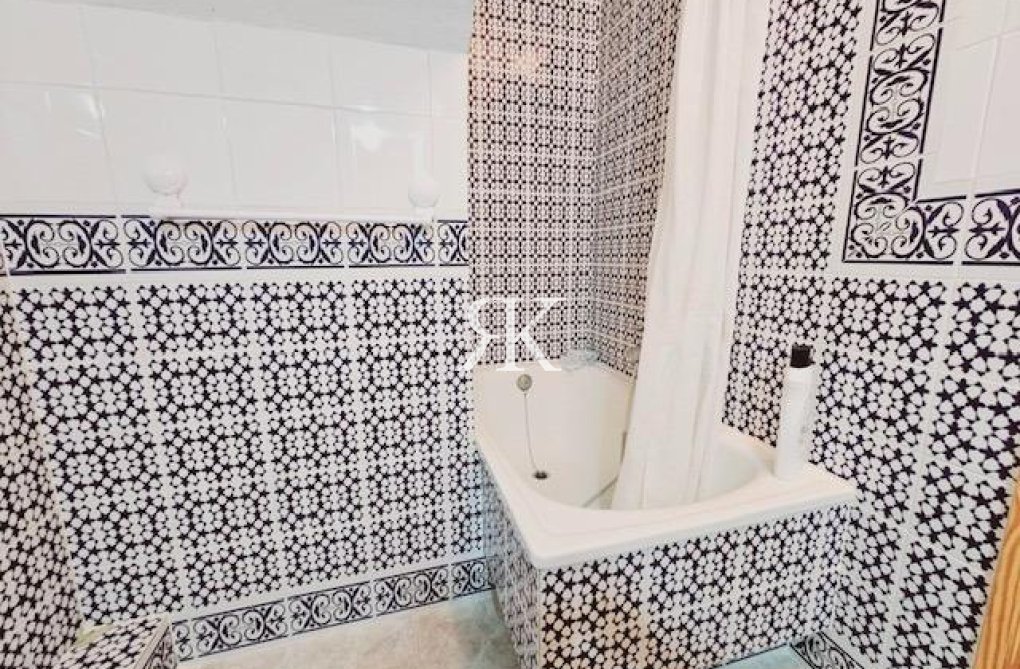 Resale - villa - Guardamar del Segura - Guarmar Del Segura