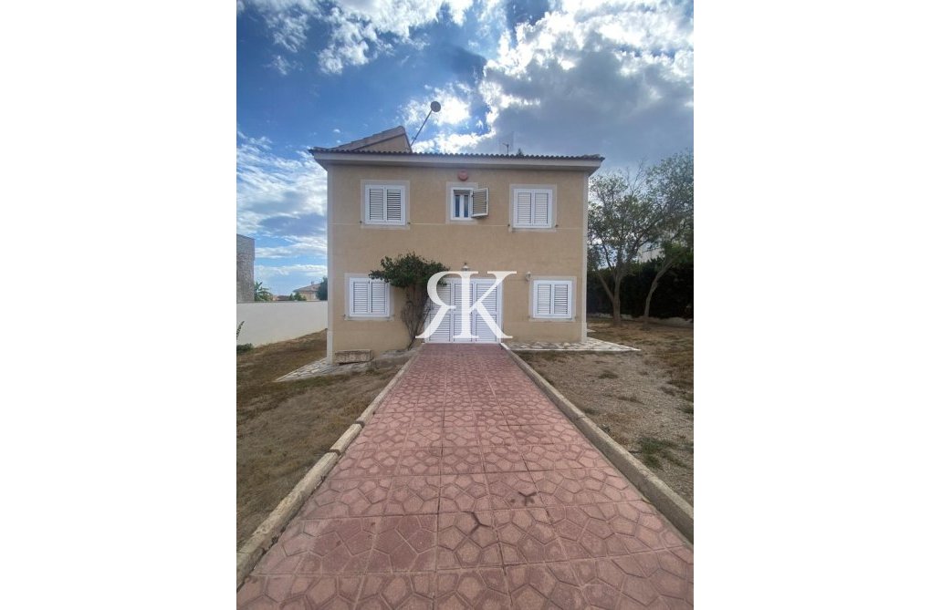 Resale - villa - Los Balcones - Costa Blanca