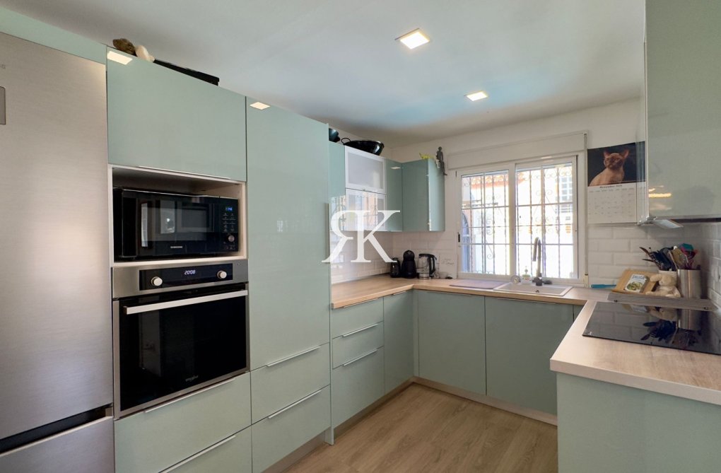 Resale - villa - Orihuela Costa - Costa Blanca