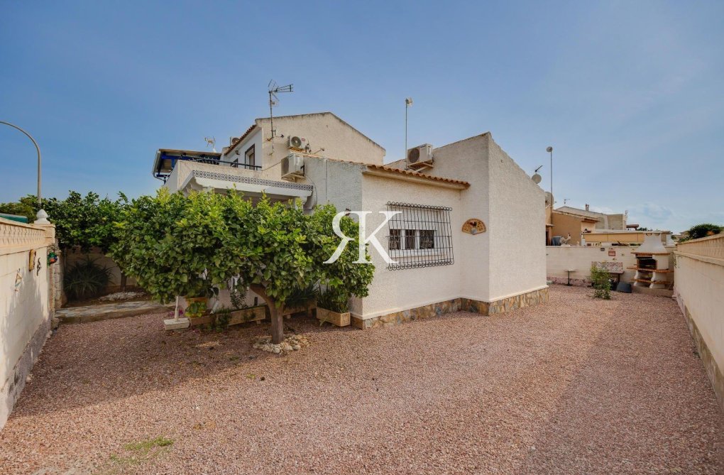 Resale - villa - Orihuela Costa - La Florida
