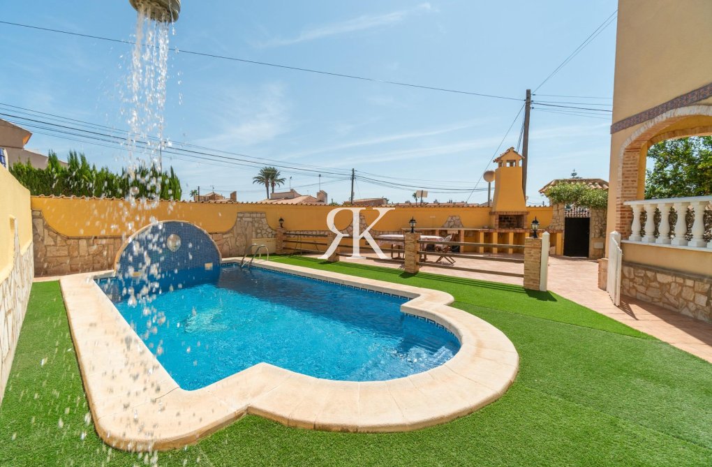 Resale - villa - Orihuela Costa - Los Almendros-la Florida