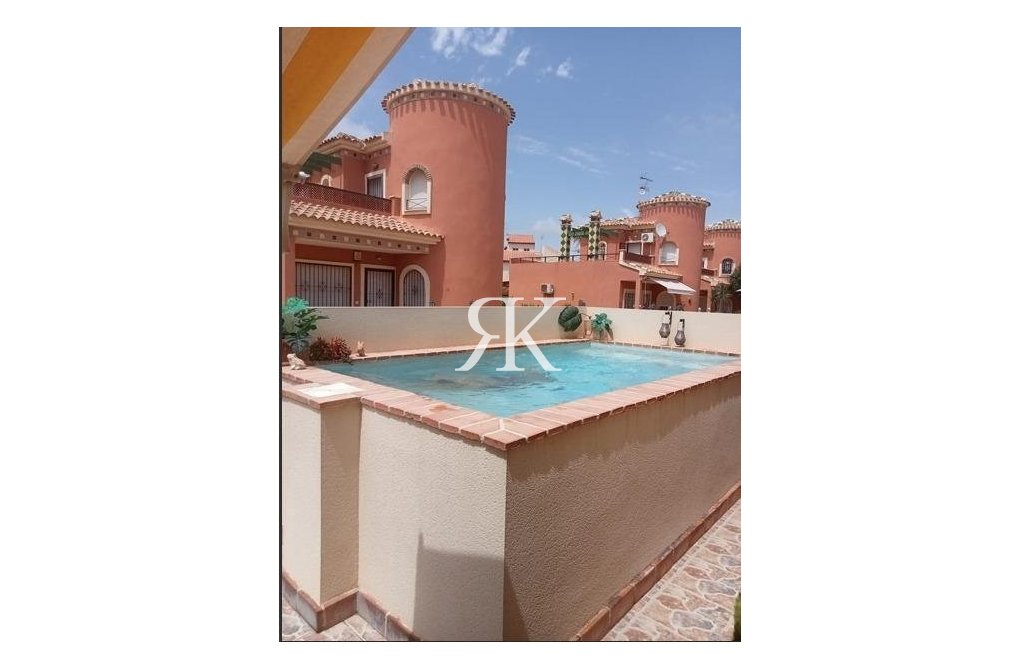 Resale - villa - Orihuela Costa - Playa Flamenca