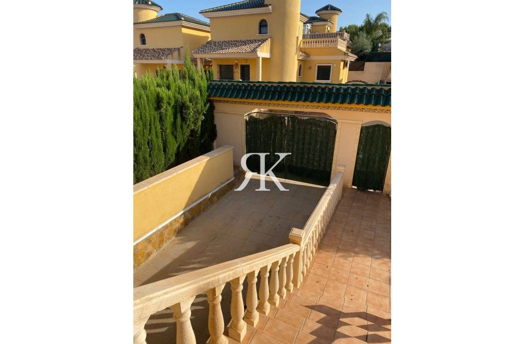 Resale - villa - Orihuela Costa - Villamartín-las Filipinas