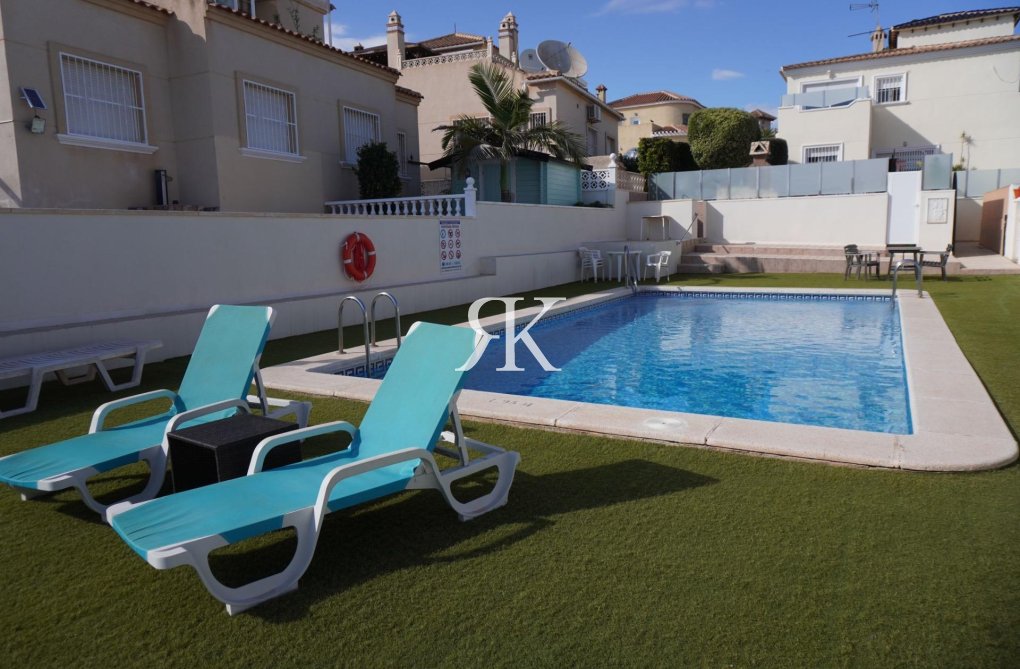 Resale - villa - San Miguel de Salinas