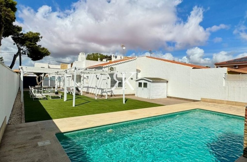 Resale - villa - Torrevieja - Costa Blanca