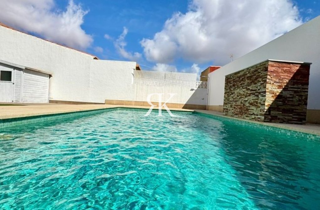 Resale - villa - Torrevieja - Costa Blanca