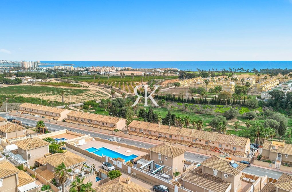 Resale - villa - Torrevieja - Los Balcones - Los Altos Del Edén