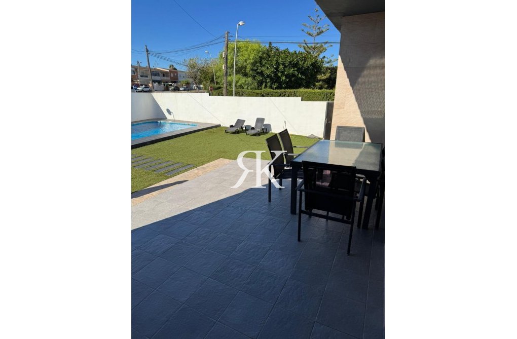 Resale - villa - Torrevieja - Los Balcones - Los Altos Del Edén