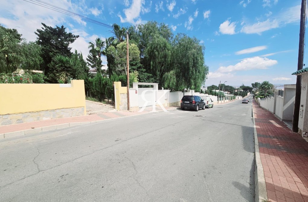 Resale - villa - Torrevieja - Los Balcones - Los Altos Del Edén