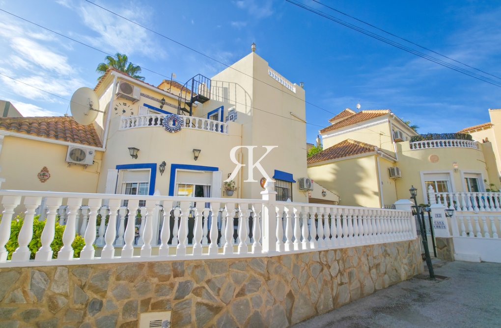 Resale - villa - Villamartin - Costa Blanca