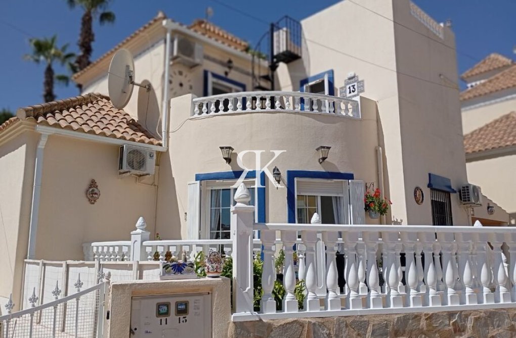 Resale - villa - Villamartin - Costa Blanca