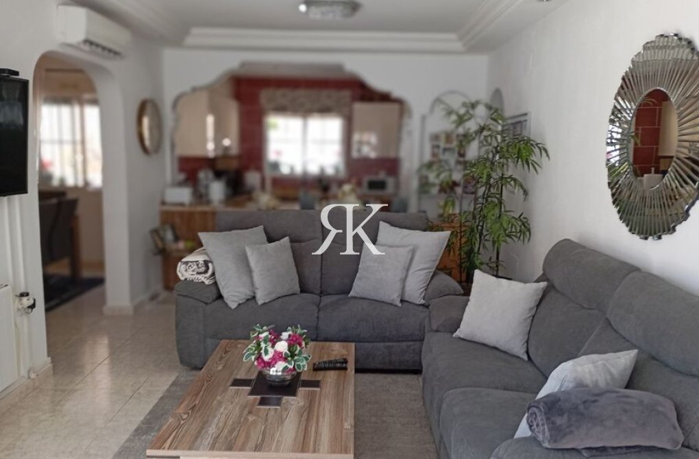 Resale - villa - Villamartin - Costa Blanca