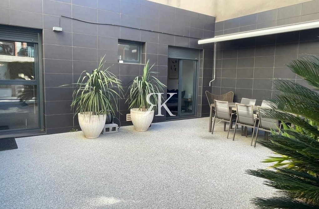 Resale - villa - Villamartin - Costa Blanca