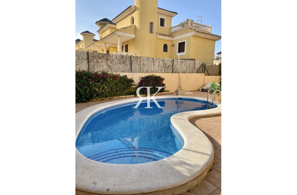 Revente - Semi Detached - Villamartin