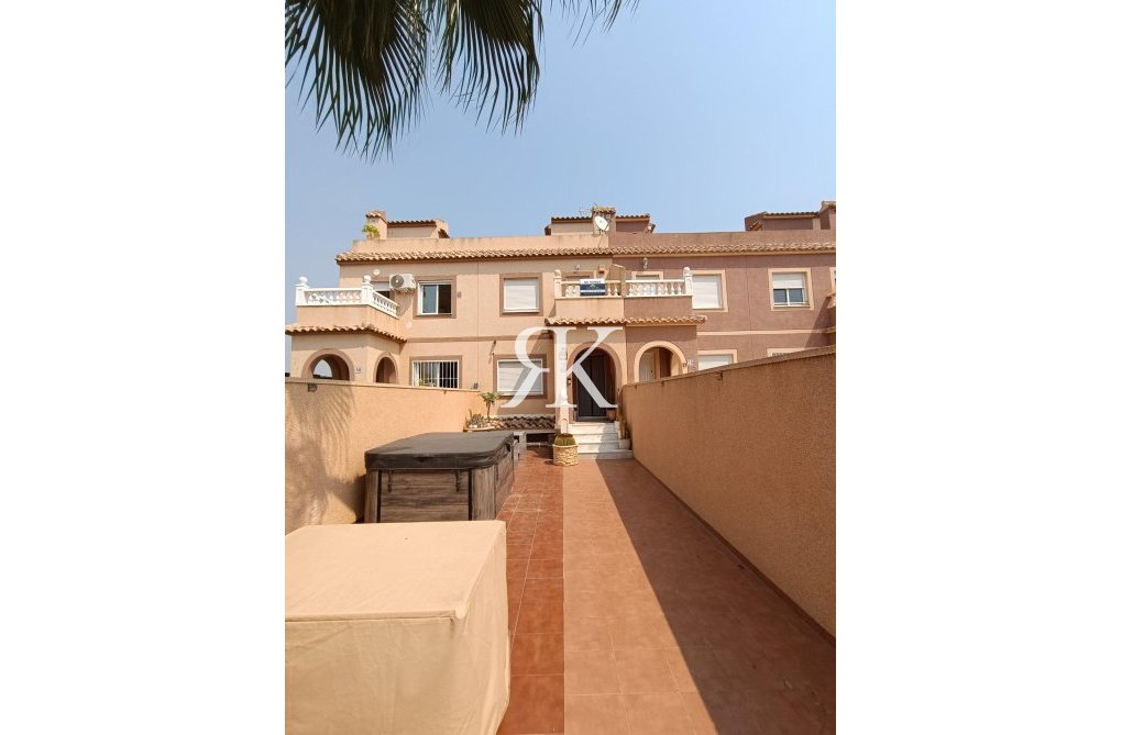 Revente - town house - Avileses - Jerónimo Y Avileses