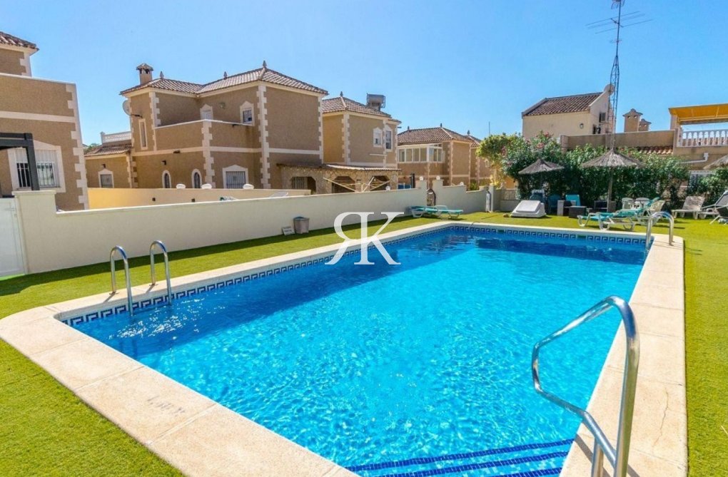 Revente - villa - Orihuela Costa - Costa Blanca