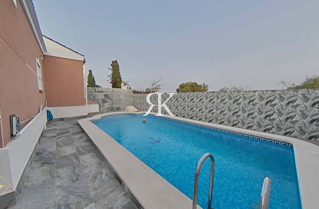 Revente - villa - Torrevieja - San Luis