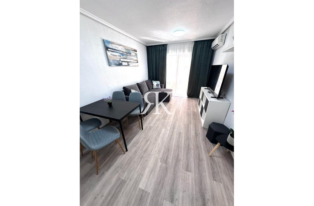 Segunda mano - Apartamento  - Torrevieja - Centro - Muelle Pesquero
