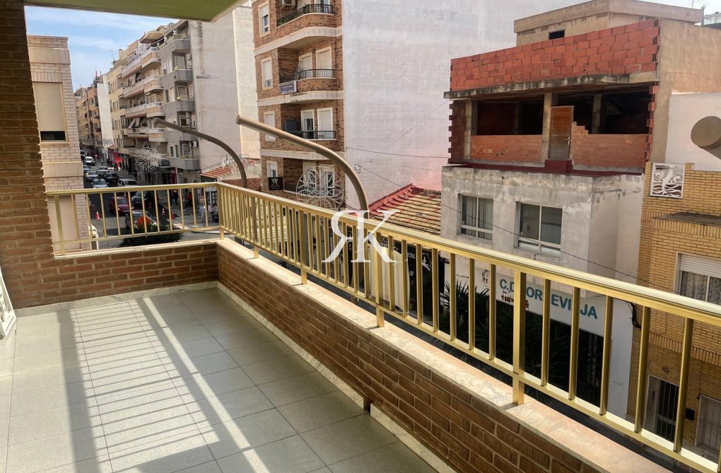 Segunda mano - Apartamento  - Torrevieja - Centro