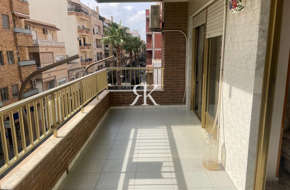 Segunda mano - Apartamento  - Torrevieja - Centro