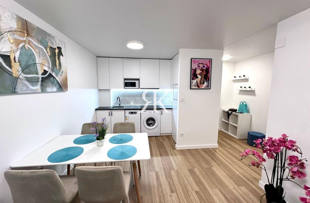 Segunda mano - Apartamento  - Torrevieja - Estacion De Autobuses