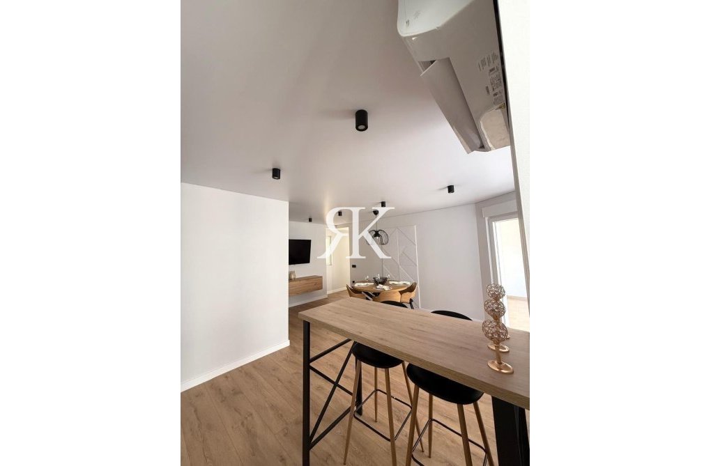 Segunda mano - Apartamento  - Torrevieja - Paseo Maritimo