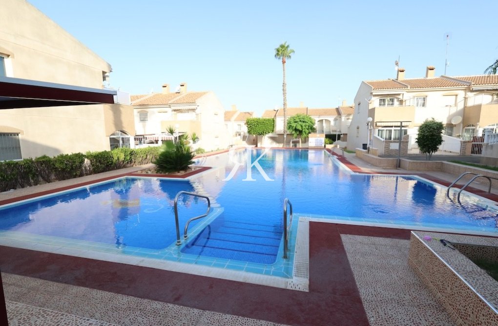Segunda mano - Bungalow en planta alta - Torrevieja - Aguas Nuevas