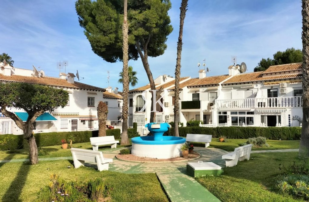 Segunda mano - Bungalow en planta baja - Torrevieja - Los Balcones - Lago Jardin