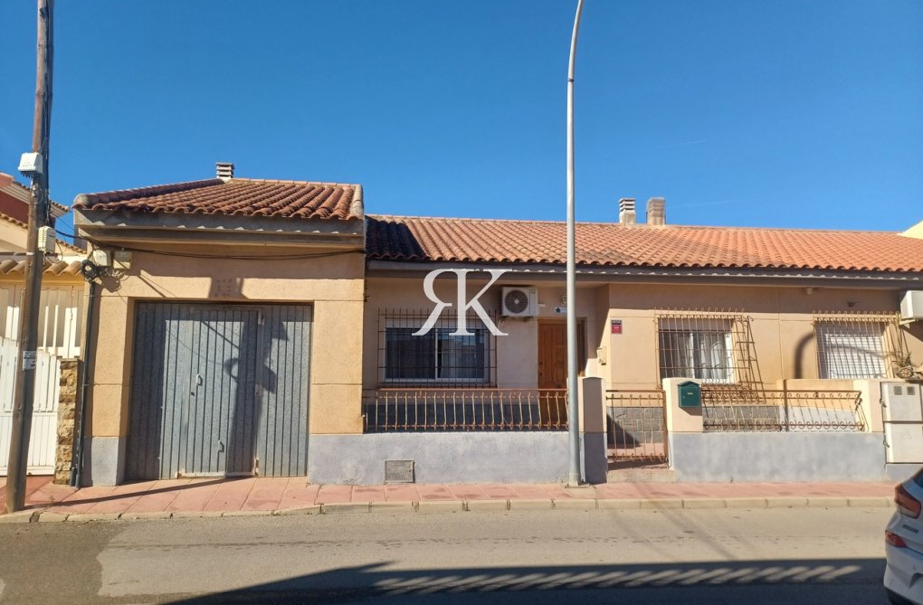 Segunda mano - town house - Roldan - Inland