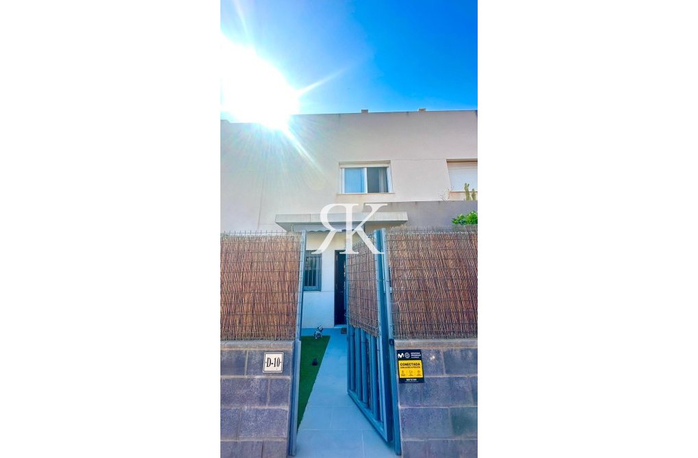 Segunda mano - town house - Torrevieja - Aguas Nuevas