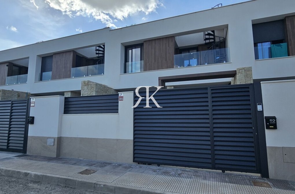 Segunda mano - villa - Dolores - Sector 4